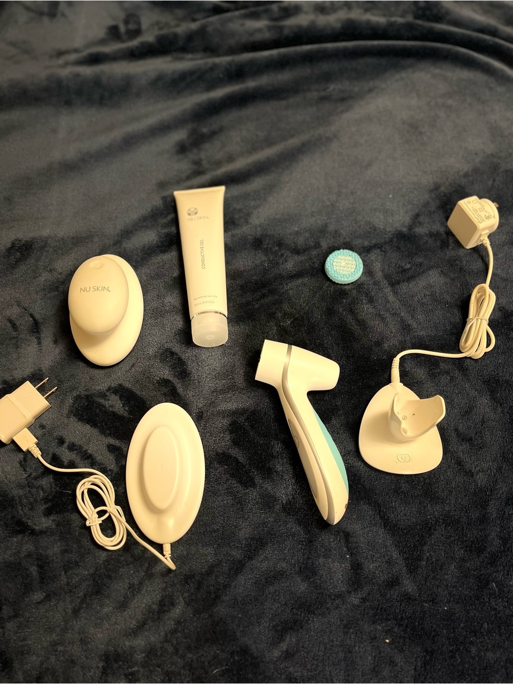 Skin White Facial Cleansing Kit with Brush Heads and Charger